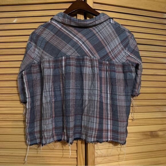 BDG Urban Outfitters Frayed Button up Size XS - Picture 5 of 5
